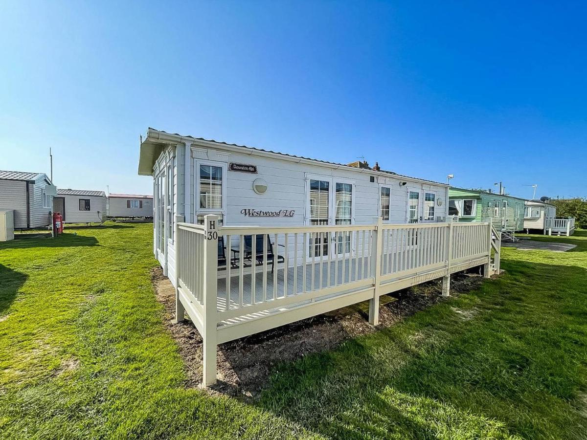 Superb Caravan With Decking Nearby Scratby Beach In Norfolk Ref 50030H Great Yarmouth Bagian luar foto