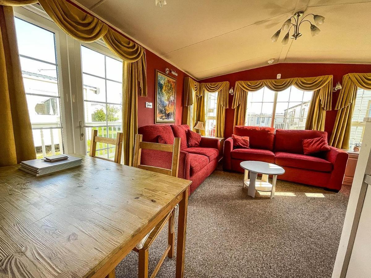 Superb Caravan With Decking Nearby Scratby Beach In Norfolk Ref 50030H Great Yarmouth Bagian luar foto