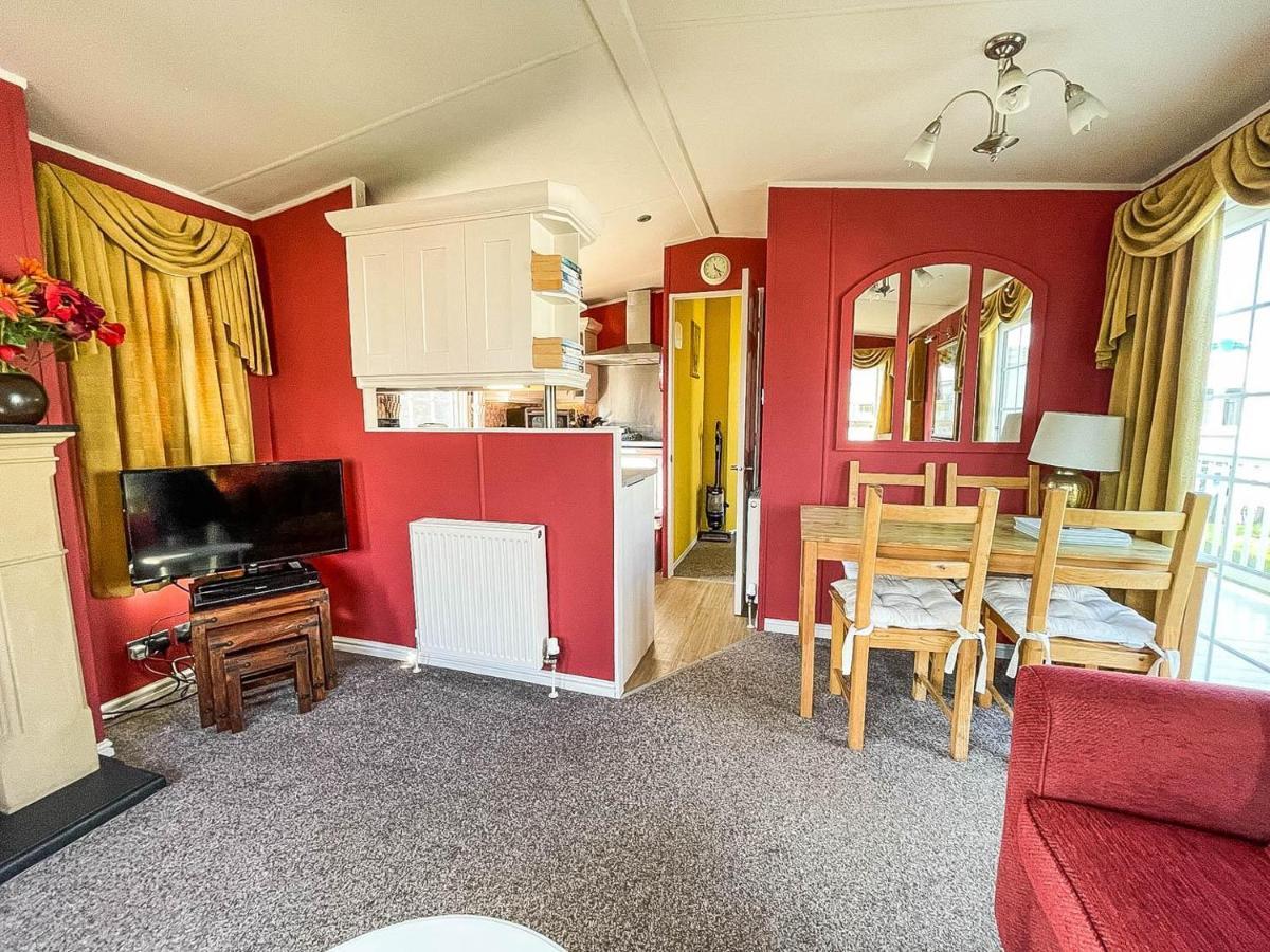 Superb Caravan With Decking Nearby Scratby Beach In Norfolk Ref 50030H Great Yarmouth Bagian luar foto
